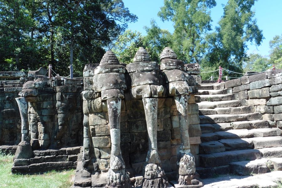 cite_d_Angkor_Thom-Terrasse_des_Elephants_02.JPG